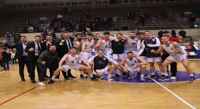 Potanın efeleri galibiyet ile başladı