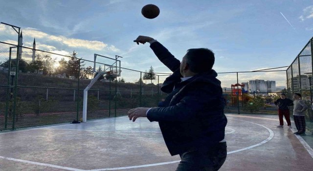 Pursaklar Belediye Başkanı Çetin gençlerle ter attı