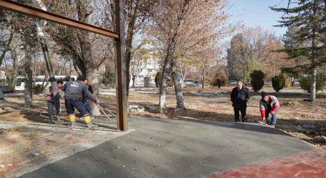 Ressam Ahmet Yakupoğlu Parkı yenileniyor