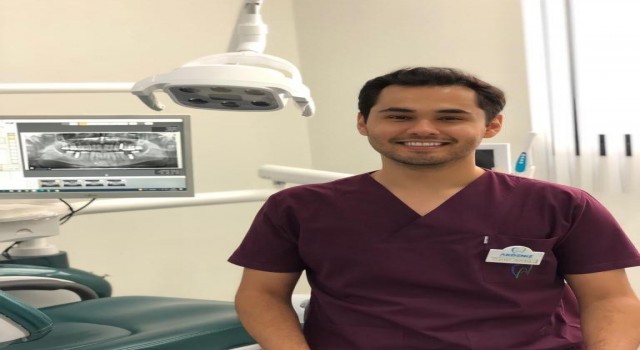 Sağlıklı diş yapısına pembe estetik desteği