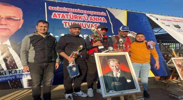Salihlide Atatürkü Anma Turnuvasında dereceye girenlere ödül
