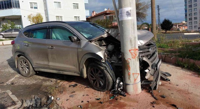 Samsunda cip ile kamyonet çarpıştı: 1i doktor 2 yaralı