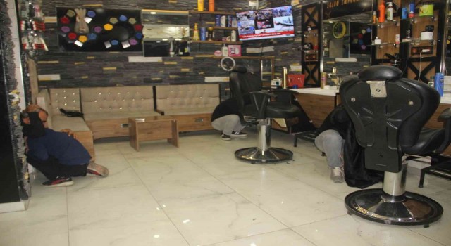 Şanlıurfada berber ve müşteriler kuaför salonunda tatbikata uydu