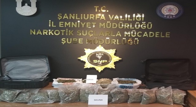 Şanlıurfada yaklaşık 11 kilo esrar ve 7 kilo skunk ele geçirildi