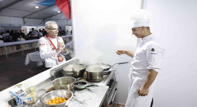 Şefler, Sultangazideki fuarda en lezzetli yemeği yapmak için yarıştı