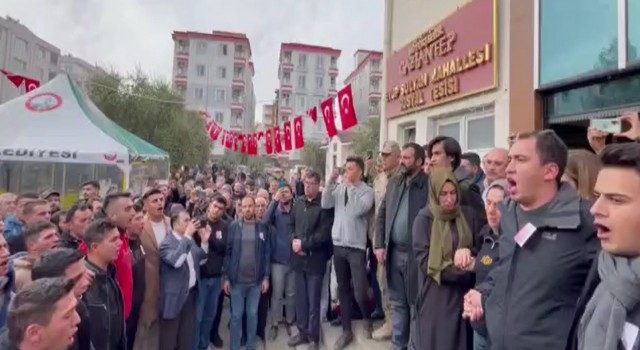 Şehidin silah arkadaşlarının okuduğu marş tüyleri diken diken etti