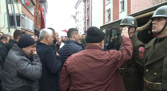 Şehit Halil İbrahim Yiğitin cenazesi helallik alınmak üzere baba ocağına getirildi