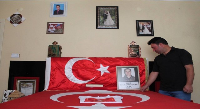 Şehit kardeşinin bavulunu 10 yıl sonra açtı