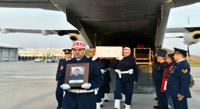 Şehit Mustafa Yıldızın naaşı Amasya Merzifon Havalimanında karşılandı