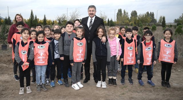 Şehit Öğretmen Ayşenur Alkan adına 70 fidan dikildi