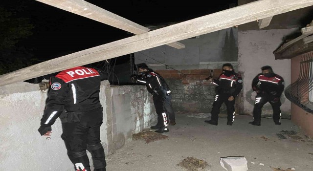 Şehrin dört bir yanındaki metruk binalara baskın