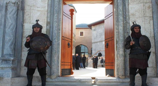 Selçuklu başkenti Konyada Sultanlar Türbesinde her cuma namazı sonrası saygı nöbeti