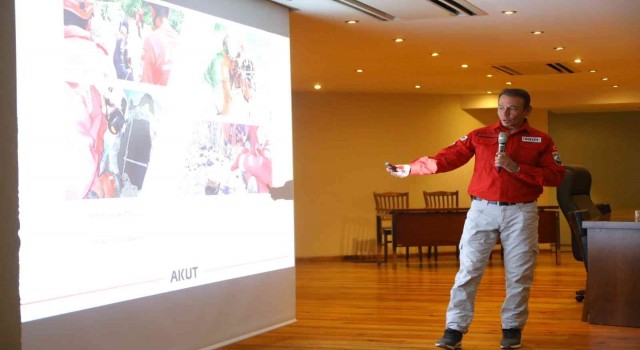 Selçukta deprem bilinçlendirme semineri