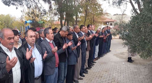 Selendi Halılar Mahallesinde vatandaşlar yağmur duasına çıktı