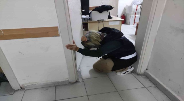 Selendide Çök Kapan Tutun tatbikatı