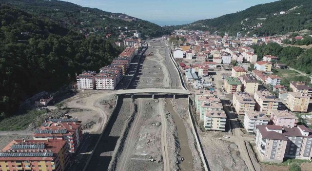 Selin vurduğu Bozkurttaki Ezine Çayı çevresinde 6 bin 200 metre duvar tamamlandı