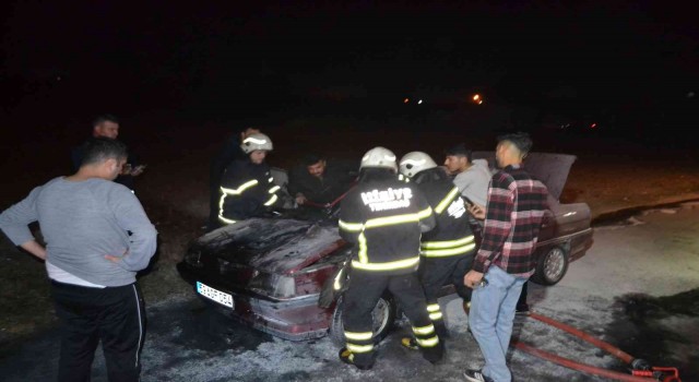 Seyir halindeki LPGli otomobilde korkutan yangın