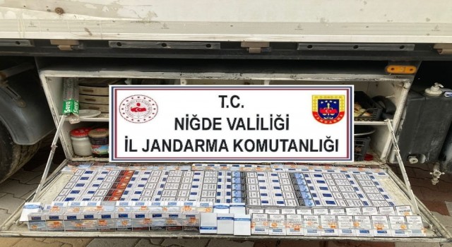 Sigara kaçakçıları yol kontrolünde yakayı ele verdi