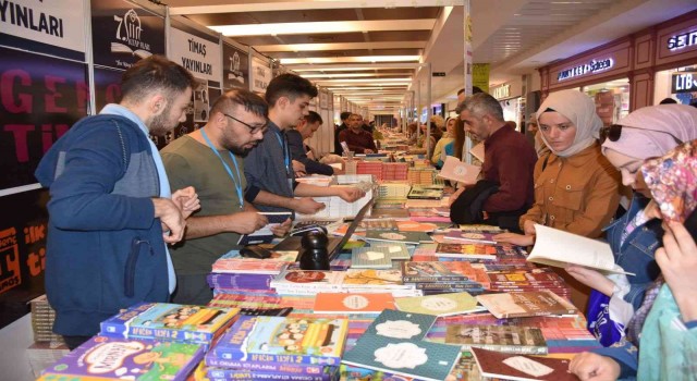 Siirt Kitap Fuarına her kesimden yoğun ilgi