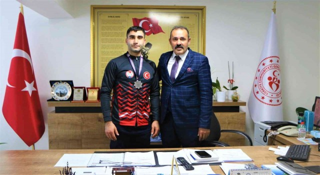 Siirtli sporcu dünya 2.si oldu