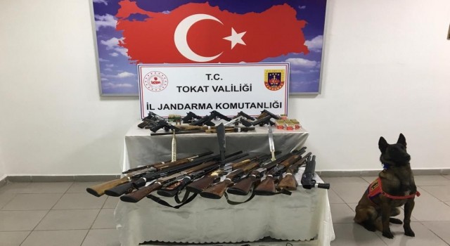 Silah kaçakçılığı operasyonunda adeta cephanelik çıktı: 16 gözaltı
