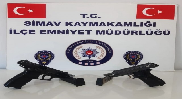 Simavda bir araçta 2 adet tabanca ele geçirildi
