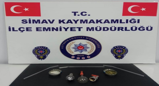 Simavda bir araçta yapılan aramada uyuşturucu ele geçirildi