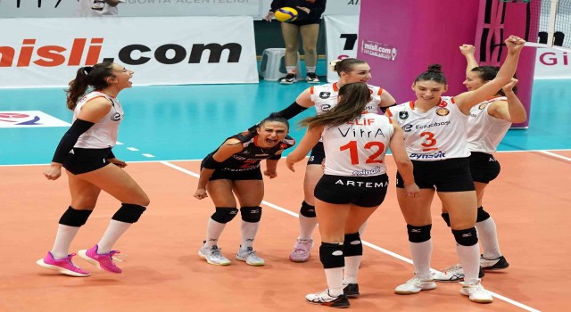 Simge Aköz: İnşallah sezon sonuna kadar hem Türkiyede hem Avrupada böyle devam ederiz