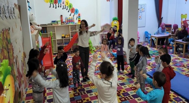 Sincan anne çocuk oyun evlerinden neşe yükseliyor