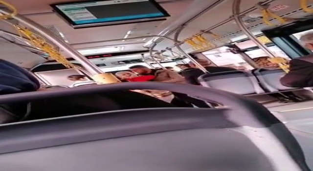 Sinir kiriz geçiren yolcu İETT şoförüne saldırdı