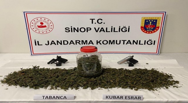 Sinopta 1 kilo esrar ele geçirildi