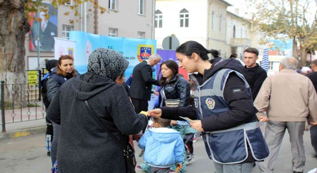 Sinopta kadına yönelik şiddete dikkat çekmek için stant açıldı