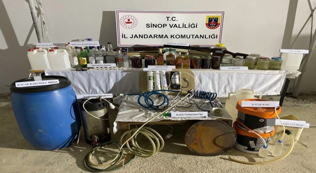 Sinopta litrelerce sahte alkol, piyasaya sürülmeden ele geçti