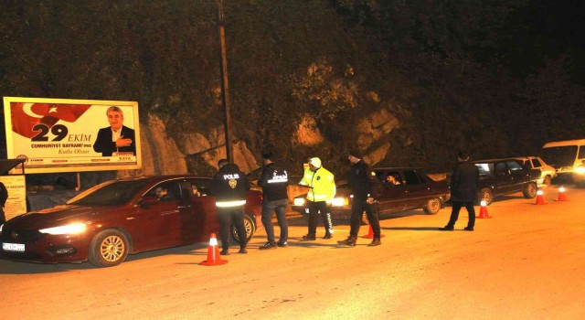 Sinopta uygulamada 5 aranan şahıs yakalandı