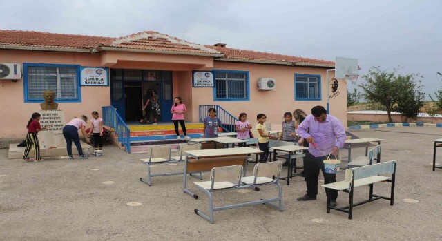 Şırnakta öğrenci ve veliler, öğretmenleriyle okullarının bakımını yaptı