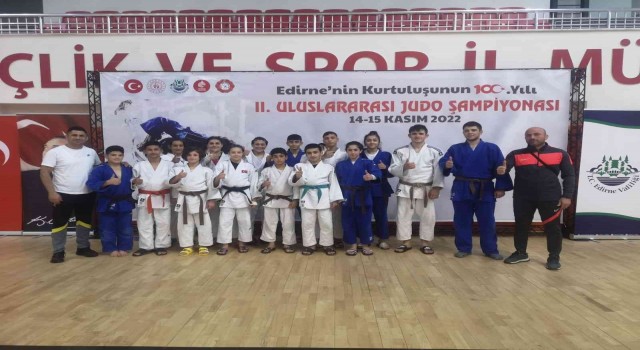 Sivaslı judocular Edirneden 9 madalya ile döndü