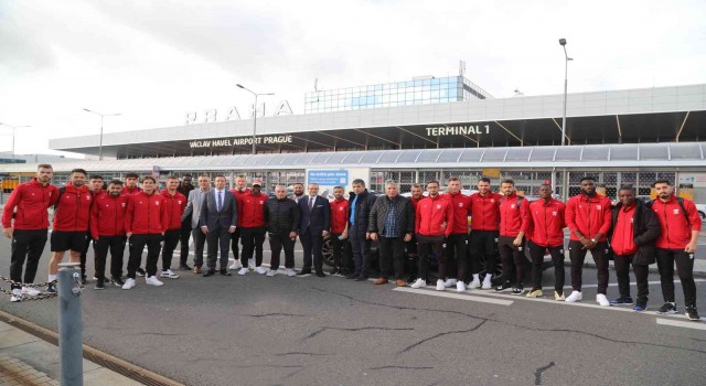 Sivasspor kafilesi Praga ulaştı
