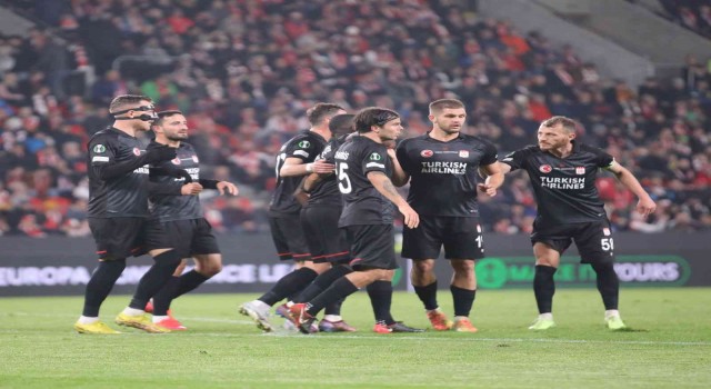 Sivasspor lider olarak son 16ya yükseldi