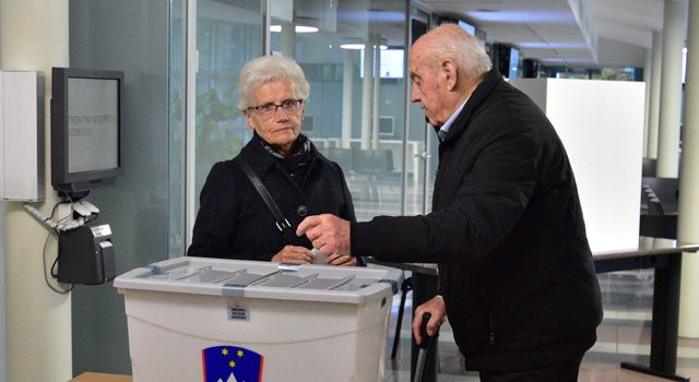 Slovenya'da halk cumhurbaşkanlığı seçiminin ikinci turunda sandık başında
