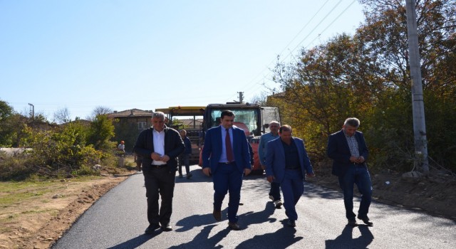 Söğütte köylere asfalt atılıyor