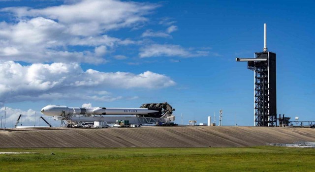 SpaceXin Falcon Heavy roketi 2019dan bu yana ilk kez uzaya fırlatıldı