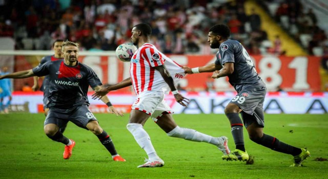 Spor Toto Süper Lig: Antalyaspor: 4 - Fatih Karagümrük: 2 (Maç sonucu)