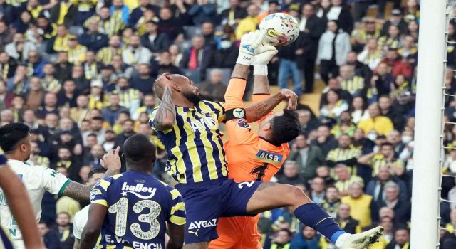 Spor Toto Süper Lig: Fenerbahçe: 1 - Giresunspor: 0 (İlk yarı)