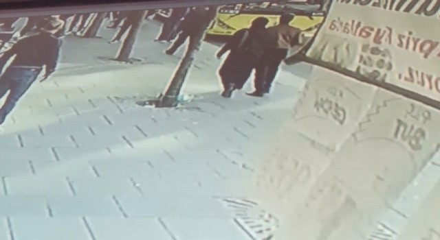 Sultanbeylide İETT otobüsüne sandalyeli saldırı: Camları patlattı