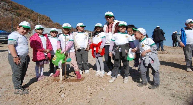 Sultandağında 204 fidan toprakla buluştu