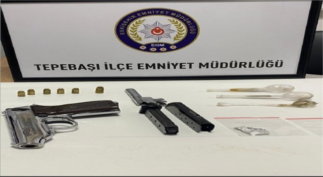Şüpheli şahıstan silah ve uyuşturucu madde ele geçirildi