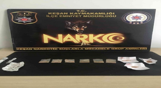 Şüphelilerin üzerinden uyuşturucu çıktı