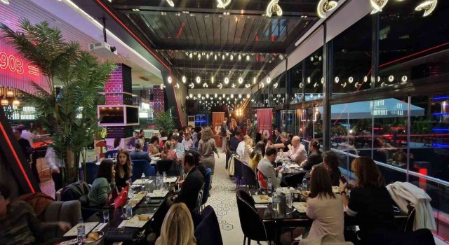SYAL mezunları İstanbulda bir araya geldi