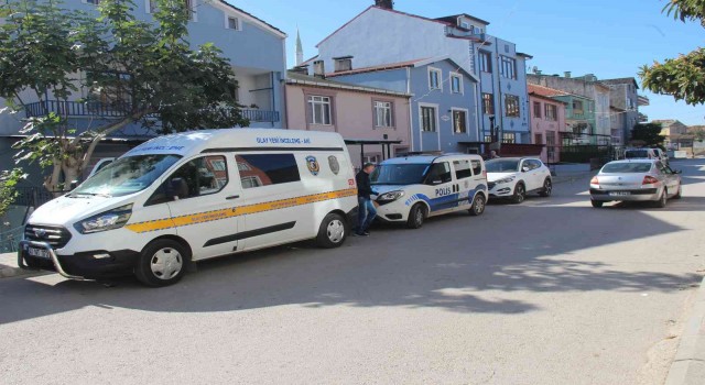 Tabancayı temizlerken kazara kendini vurdu