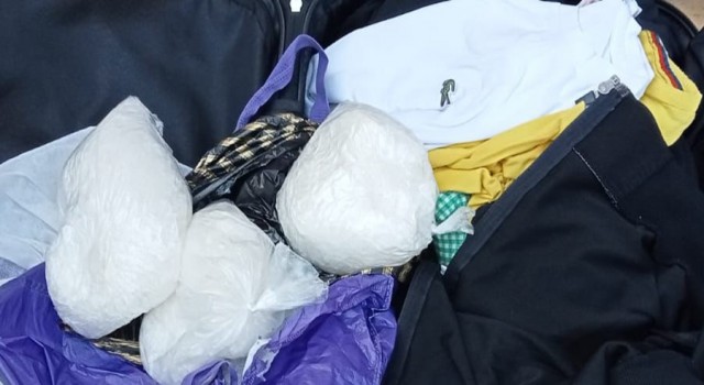 Taksideki valizde uyuşturucu ele geçirildi: 2 gözaltı